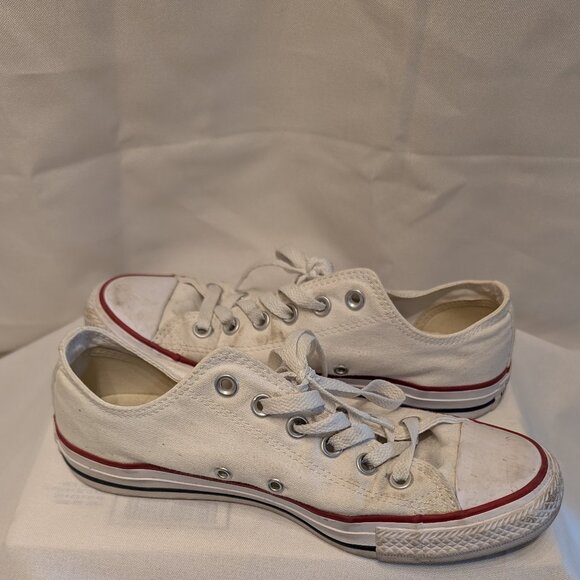 Converse White Canvas Sneakers with Red Accents - Picture 5 of 9